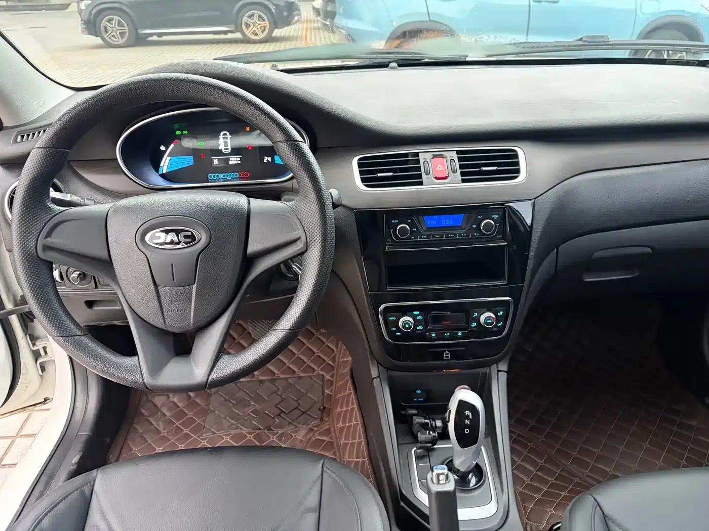 JAC iEVA50 2019 Luxury Intelligent Model — миниатюра 17