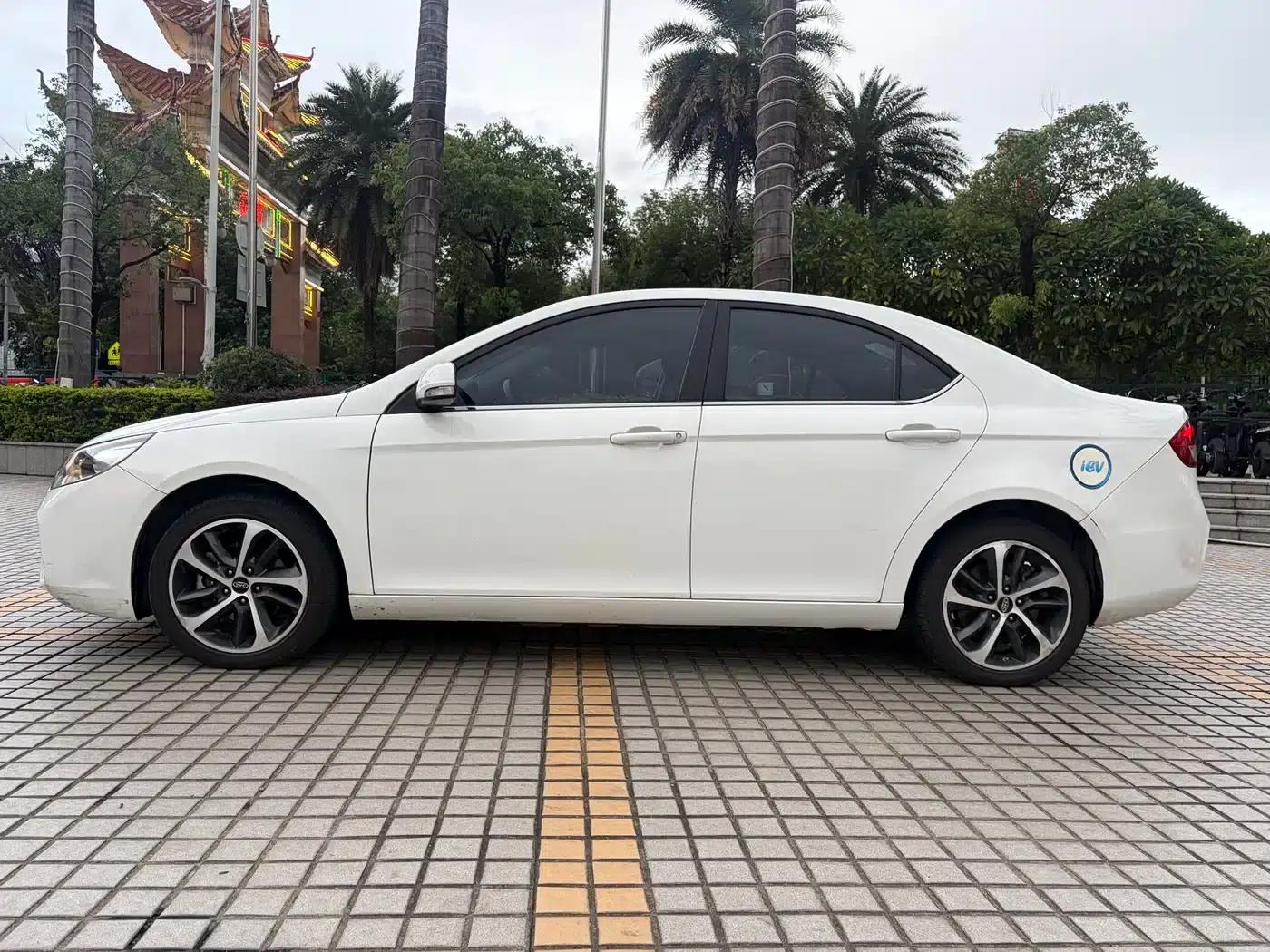 JAC iEVA50 2019 Luxury Intelligent Model — миниатюра 9