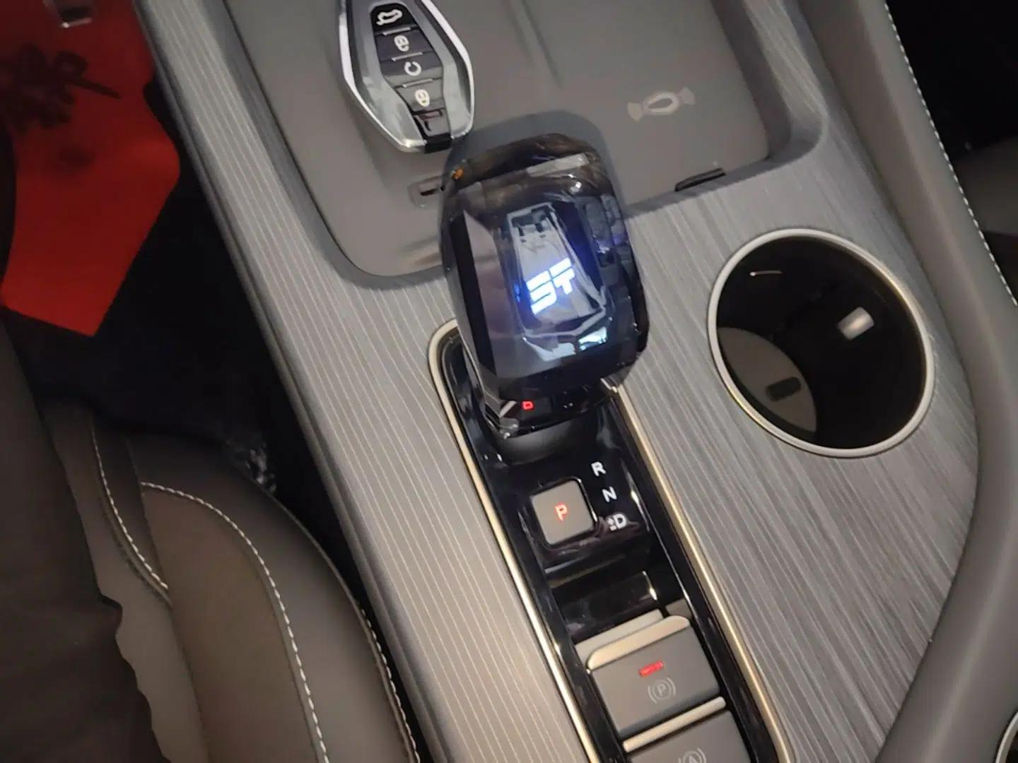 JETOUR Shanhai L9 2024 1.5TD 2DHT Pro 5-Seater — миниатюра 17