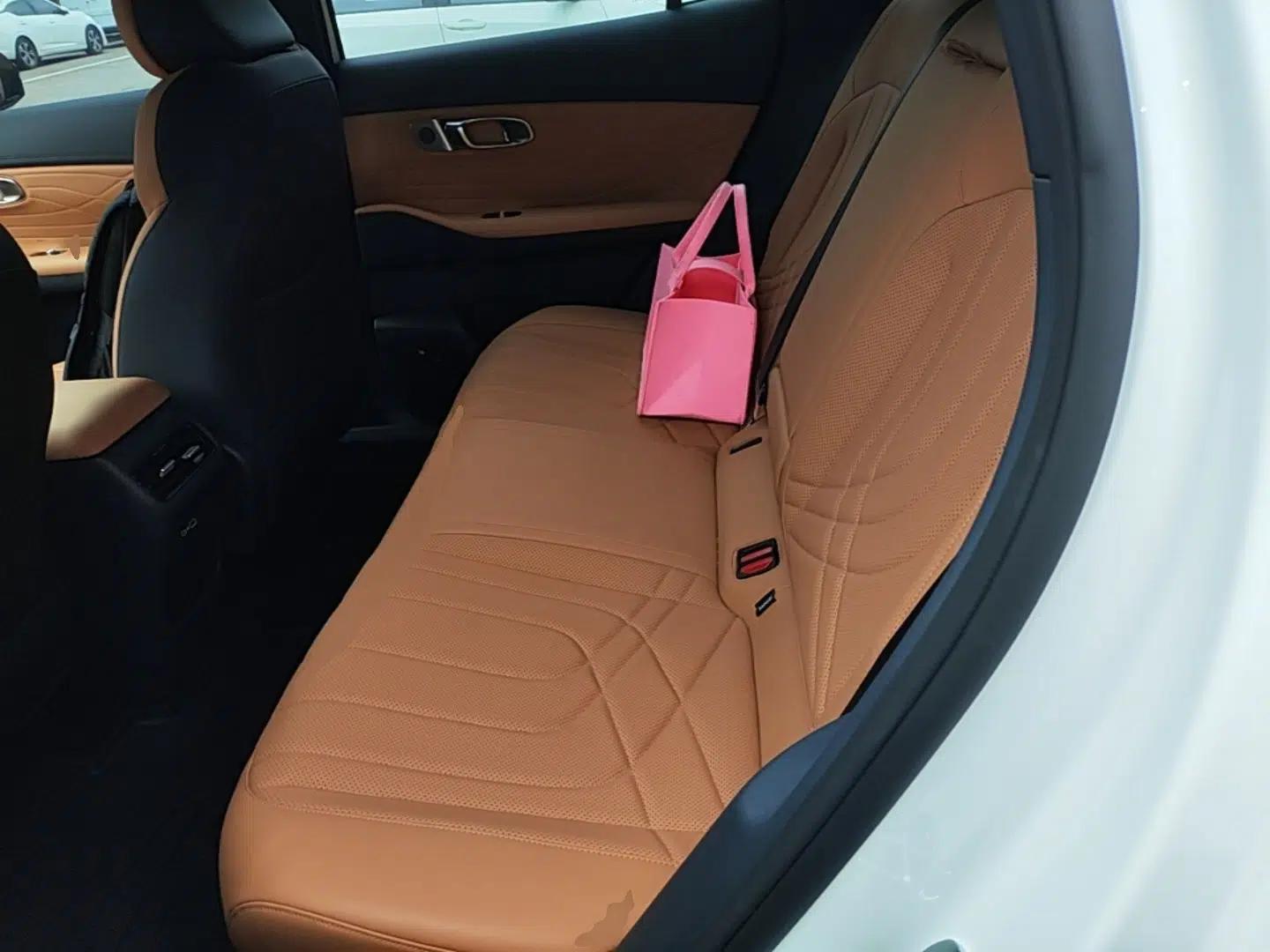 Geely Galaxy Xingjian 7 EM-i 2025 120km Launch+ Version — миниатюра 20