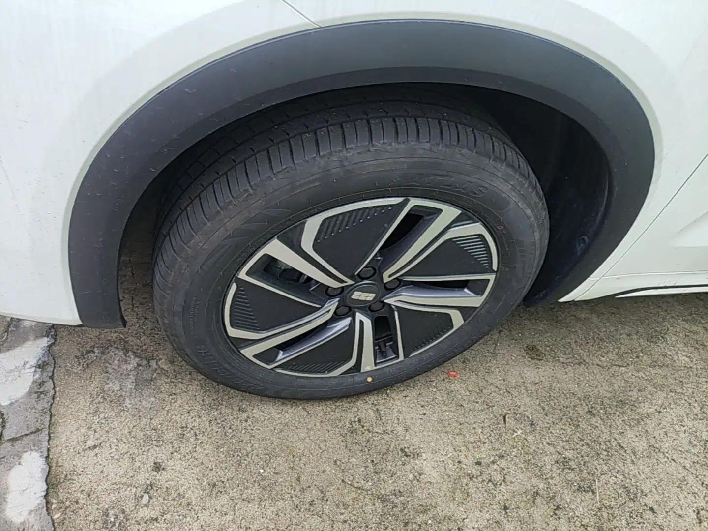 Geely Galaxy Xingjian 7 EM-i 2025 120km Launch+ Version — миниатюра 8