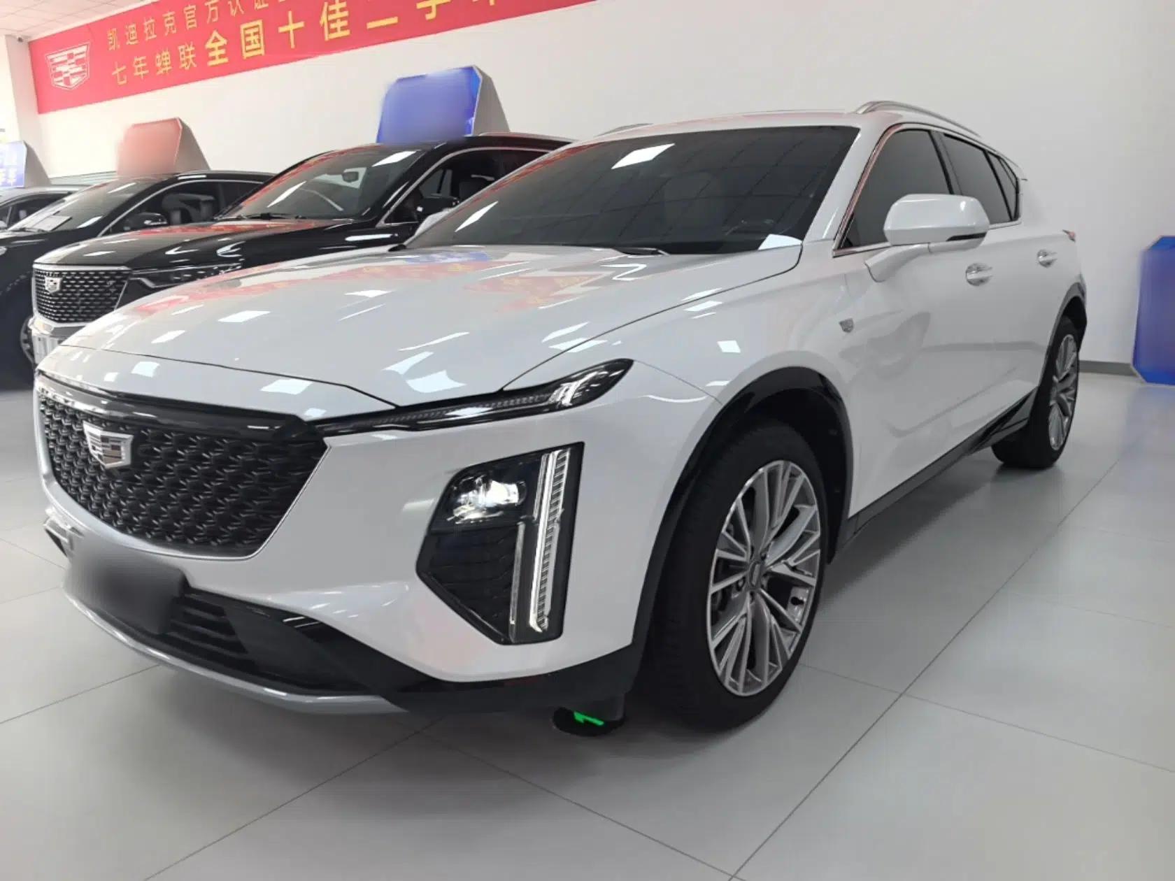 Cadillac GT4 2023 25T Luxury Model — миниатюра 1