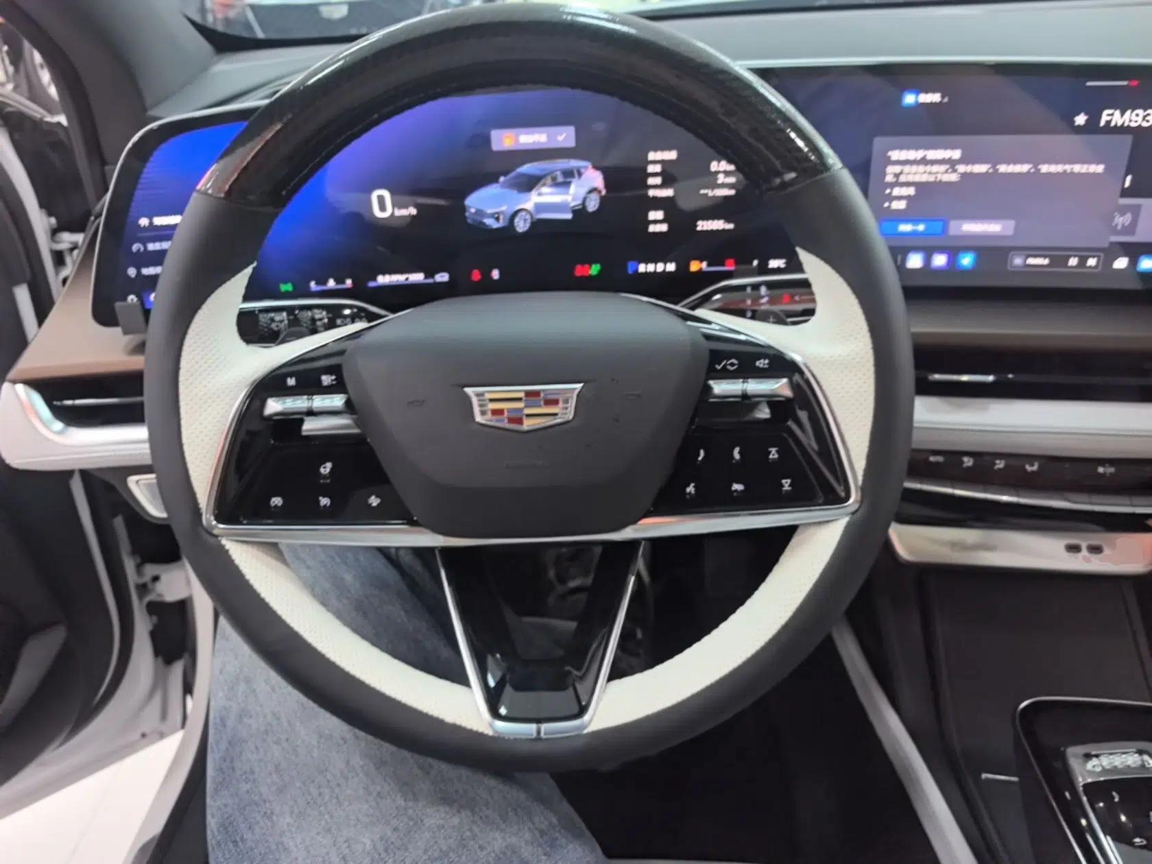 Cadillac GT4 2023 25T Luxury Model — миниатюра 14