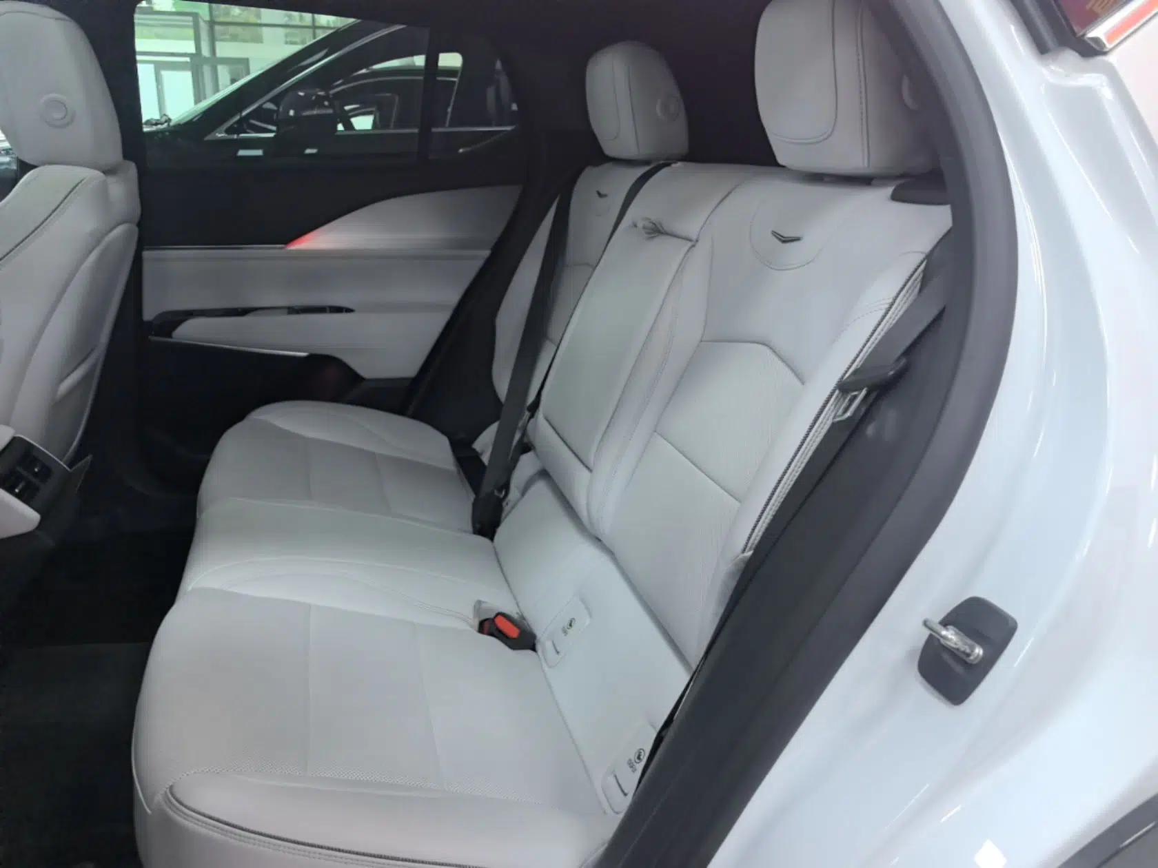 Cadillac GT4 2023 25T Luxury Model — миниатюра 20