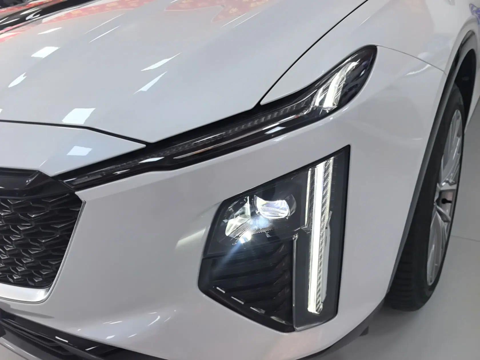 Cadillac GT4 2023 25T Luxury Model — миниатюра 9