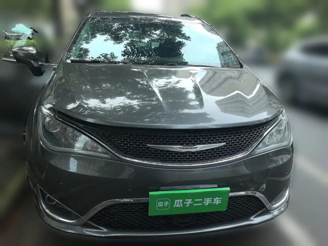 Chrysler Grand Voyager 2017 3.6L Premium Edition — миниатюра 2