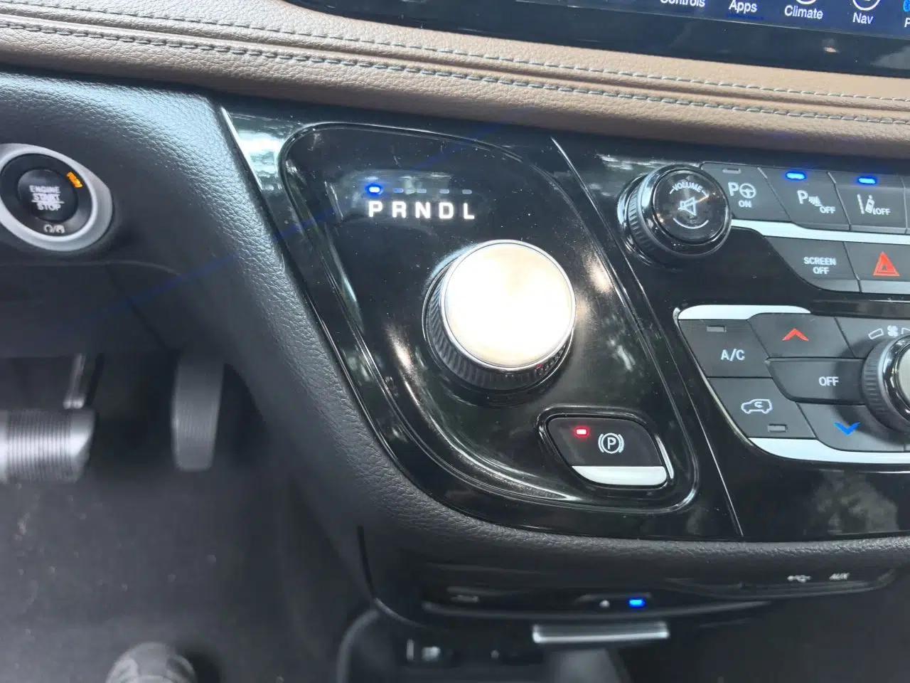 Chrysler Grand Voyager 2017 3.6L Premium Edition — миниатюра 15