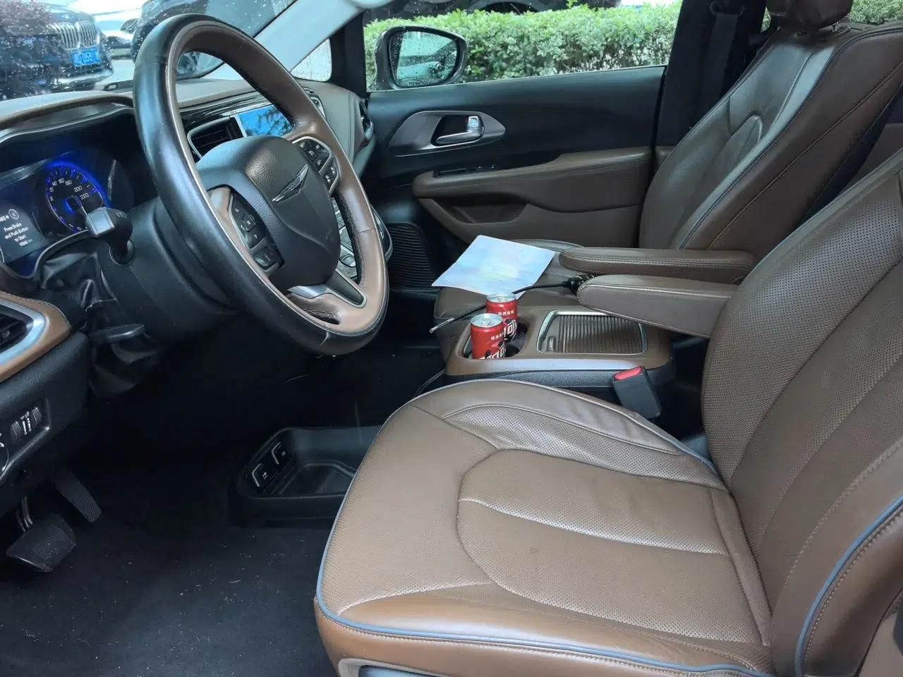 Chrysler Grand Voyager 2017 3.6L Premium Edition — миниатюра 16