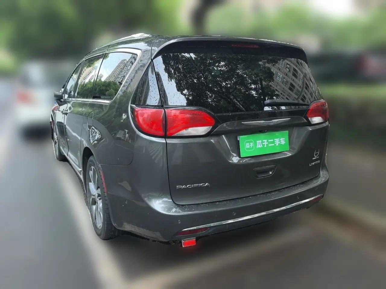 Chrysler Grand Voyager 2017 3.6L Premium Edition — миниатюра 4
