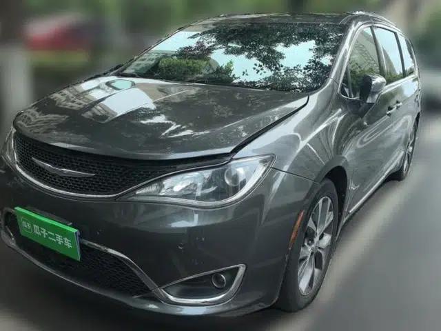 Chrysler Grand Voyager 2017 3.6L Premium Edition