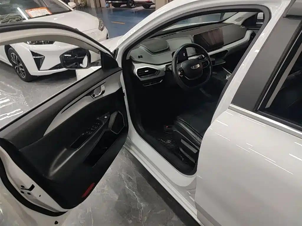 Geely Geometry A 2022 Pro 430KM Travel Edition — миниатюра 16