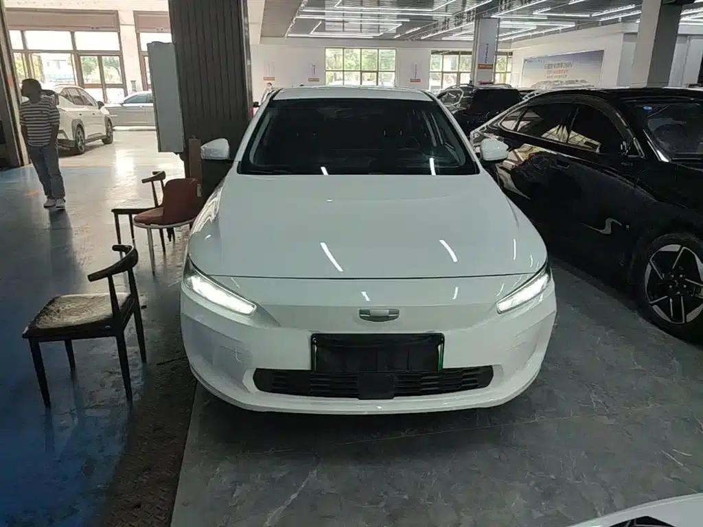 Geely Geometry A 2022 Pro 430KM Travel Edition — миниатюра 3