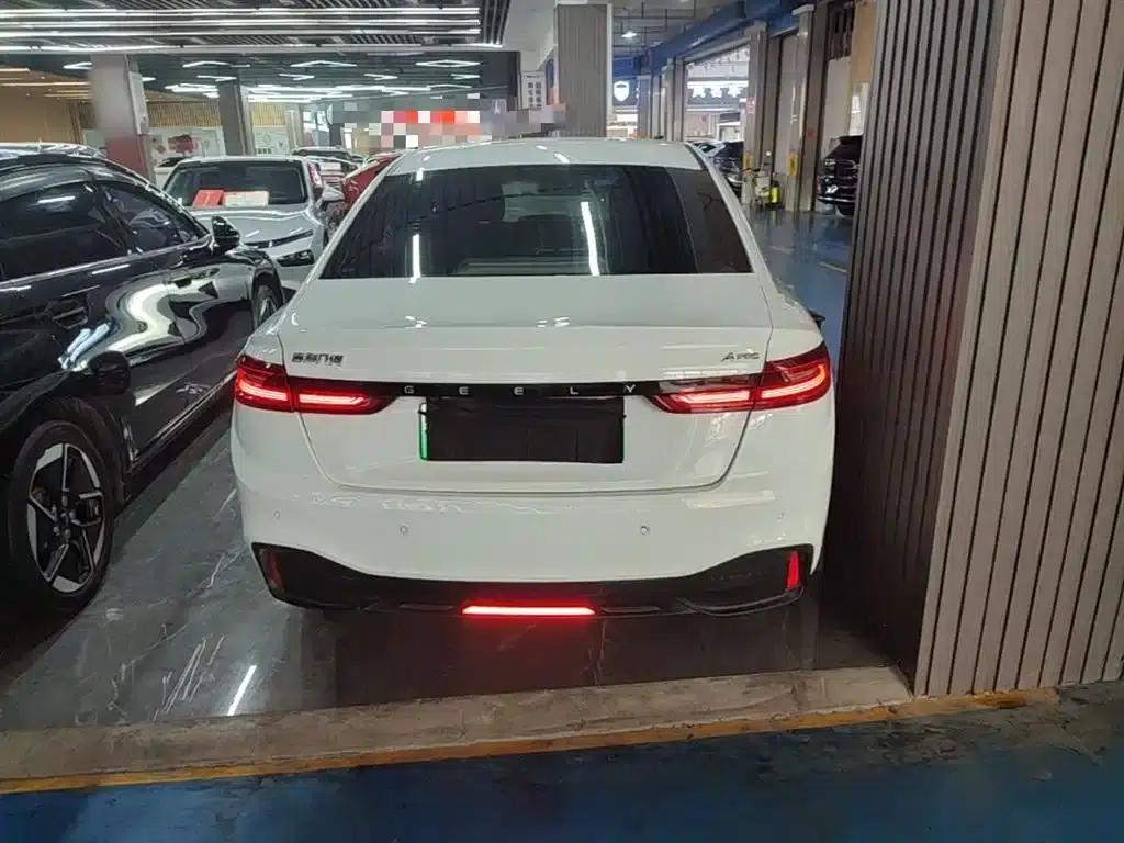 Geely Geometry A 2022 Pro 430KM Travel Edition — миниатюра 6