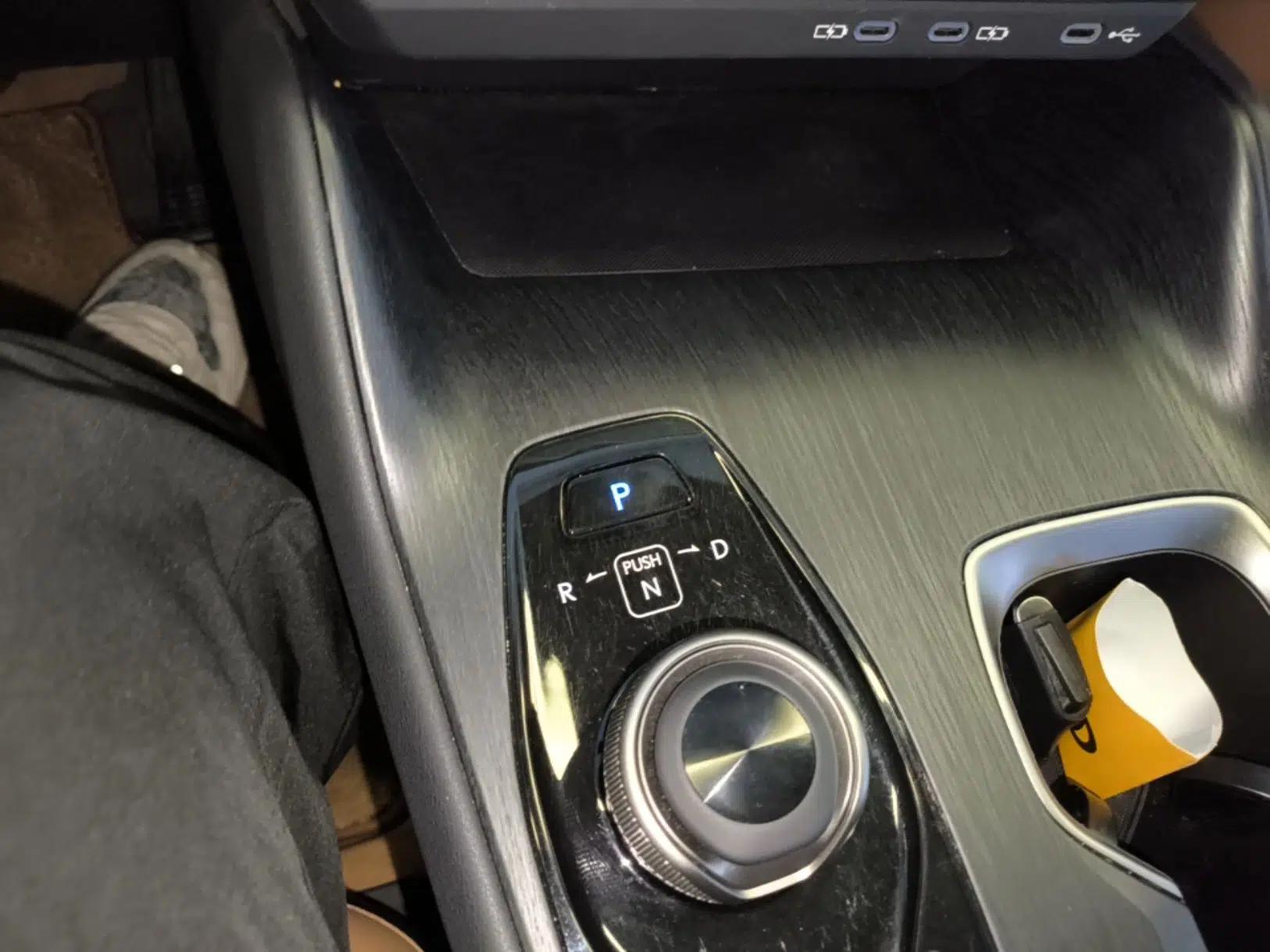 Lexus RZ 2023 450e All-Wheel Drive Luxury Edition — миниатюра 16