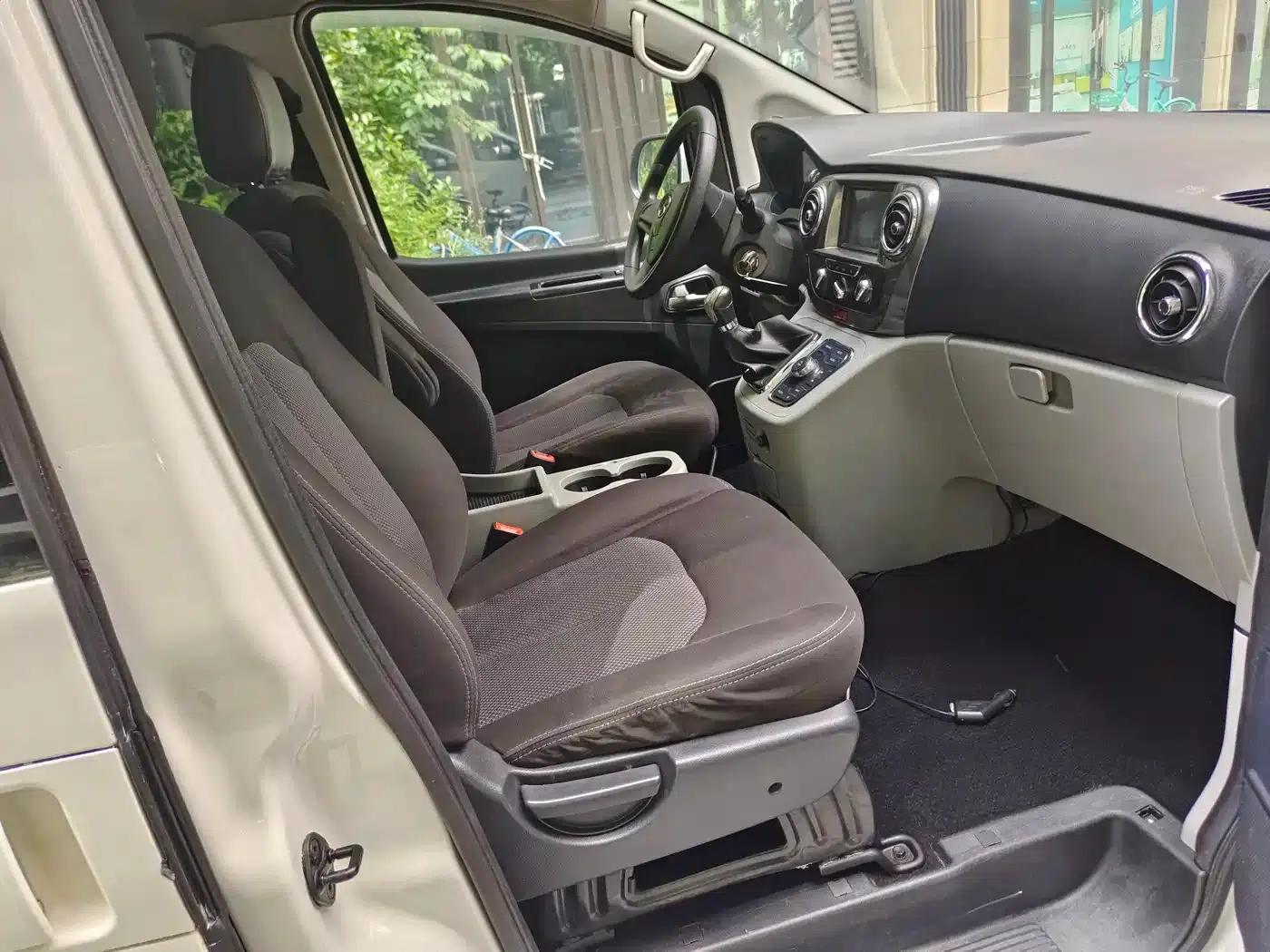 Refine M3 2016 IKEA Edition 1.6L Luxury Smart Model — миниатюра 6