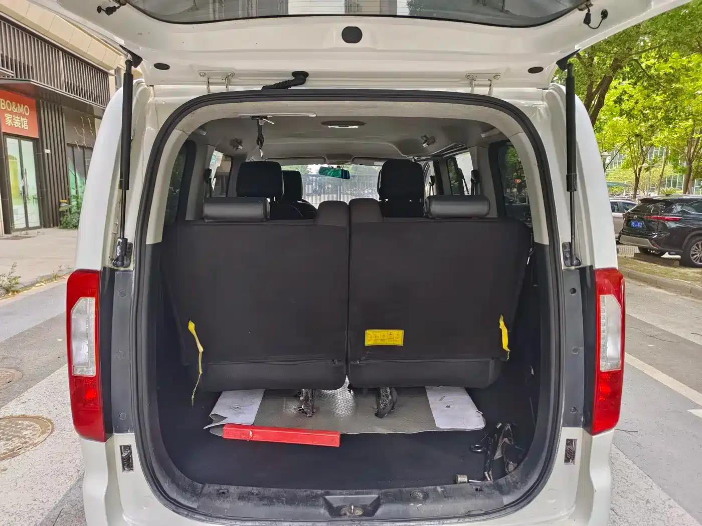 Refine M3 2016 IKEA Edition 1.6L Luxury Smart Model — миниатюра 8