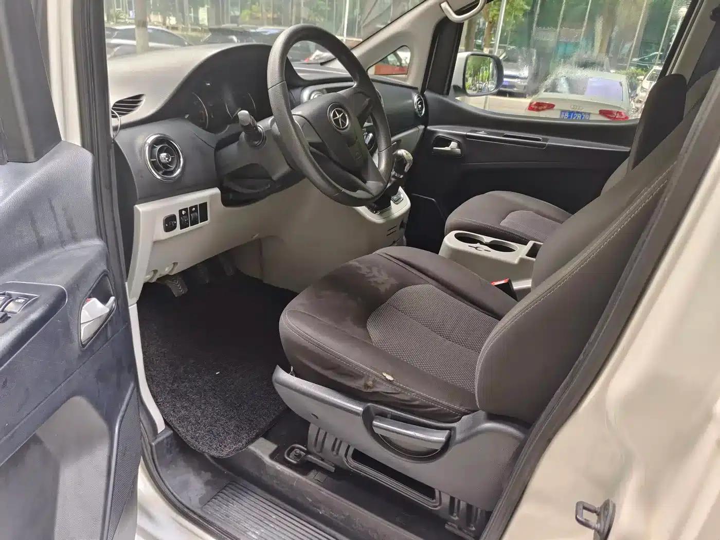 Refine M3 2016 IKEA Edition 1.6L Luxury Smart Model — миниатюра 9