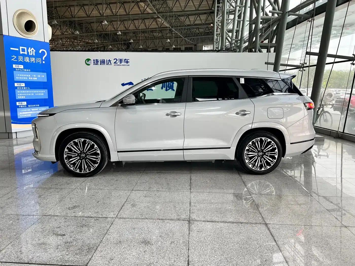 Jetour Mountain & Sea L9 2025 1.5TD 2DHT Flagship Edition 6-seater — миниатюра 2