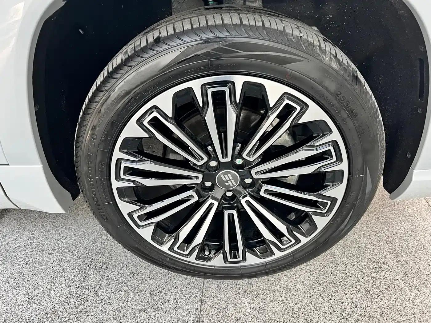 Jetour Mountain & Sea L9 2025 1.5TD 2DHT Flagship Edition 6-seater — миниатюра 13