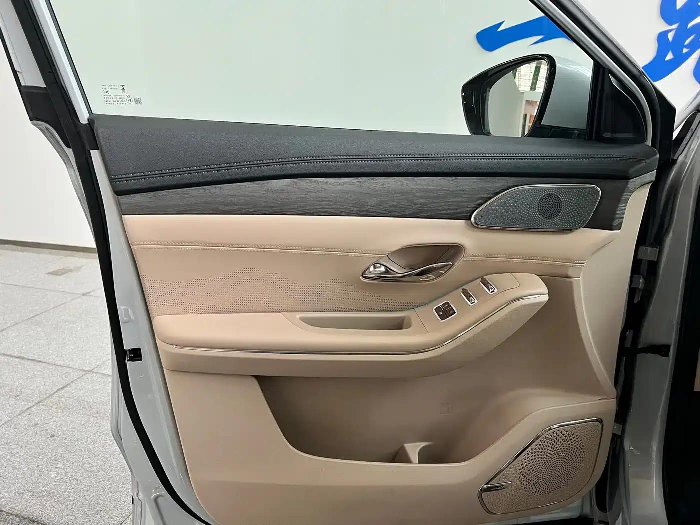 Jetour Mountain & Sea L9 2025 1.5TD 2DHT Flagship Edition 6-seater — миниатюра 18