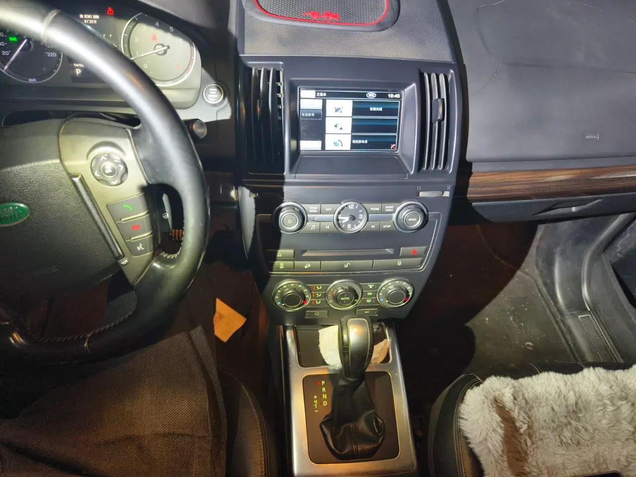 Land Rover Freelander 2 2013 2.0T Si4 SE Gasoline Edition — миниатюра 14