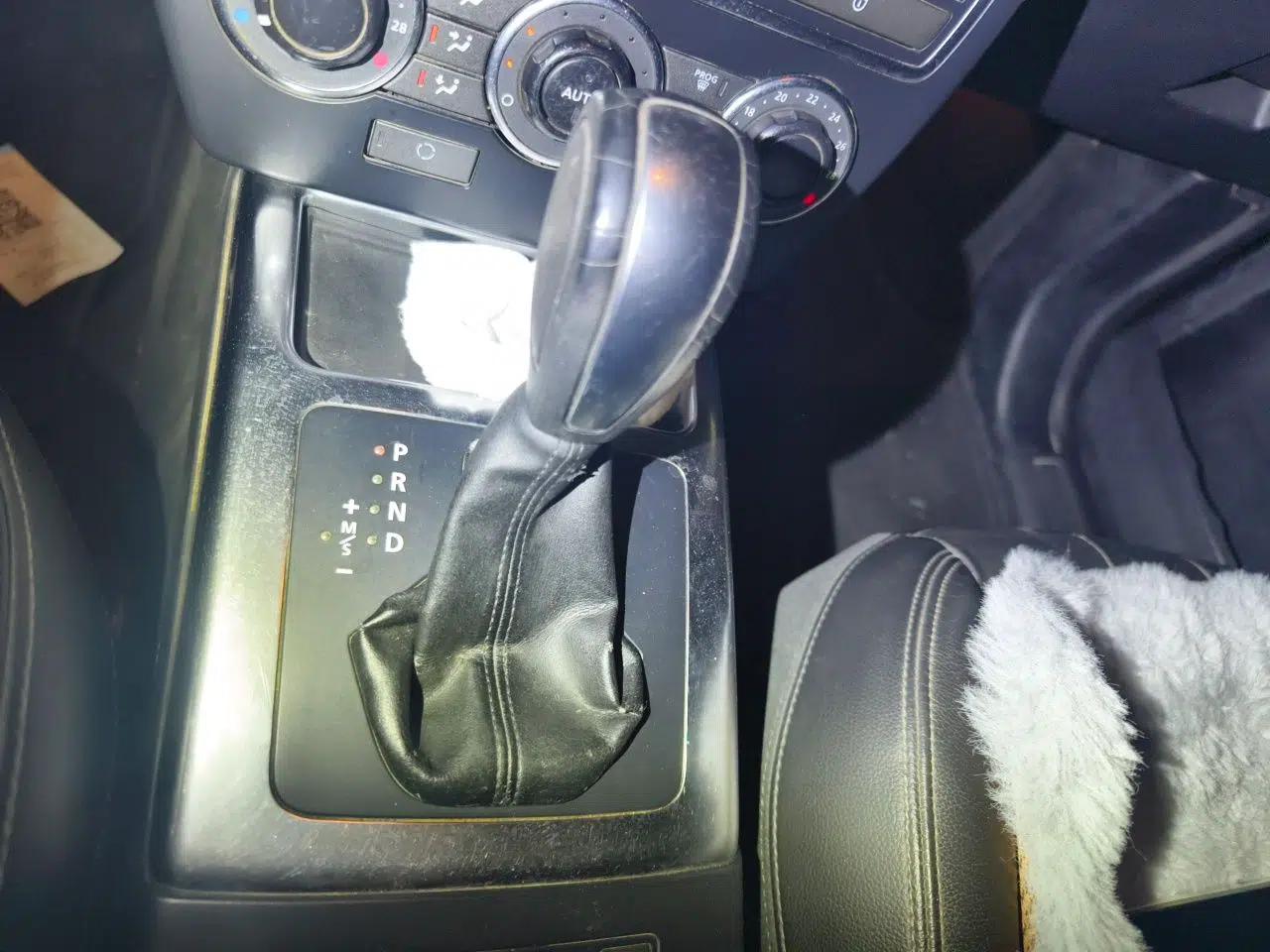 Land Rover Freelander 2 2013 2.0T Si4 SE Gasoline Edition — миниатюра 15