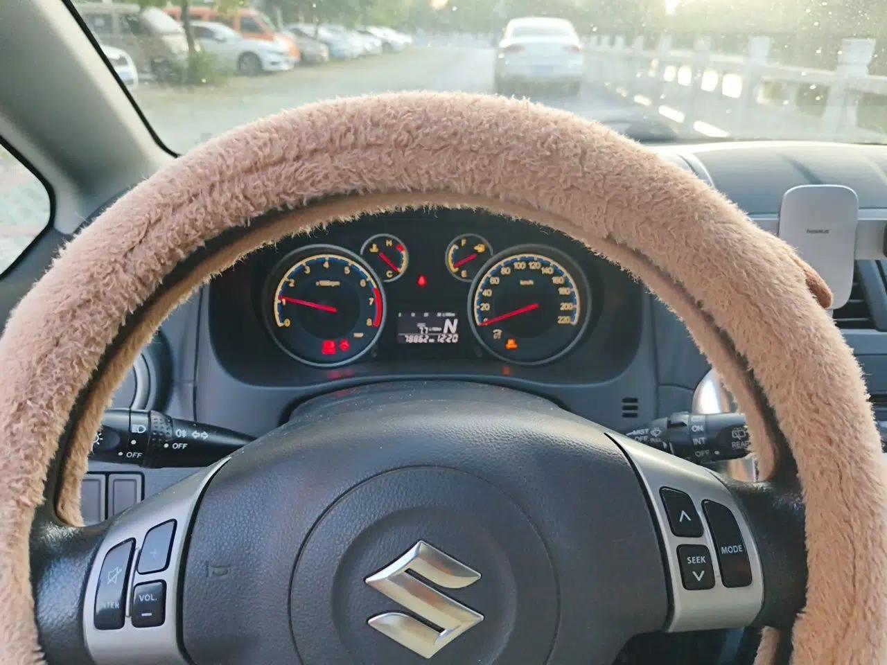Suzuki SX4 2013 1.6L Automatic CoolRide Model — миниатюра 12
