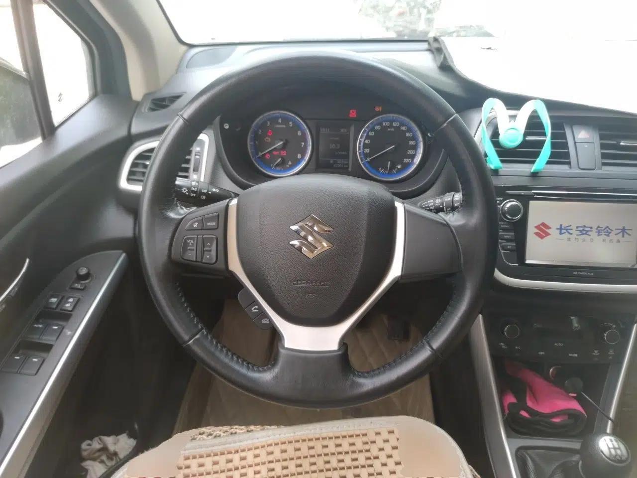 Suzuki S-Cross 2014 1.6L Manual Two-Wheel Drive Elite Model — миниатюра 11