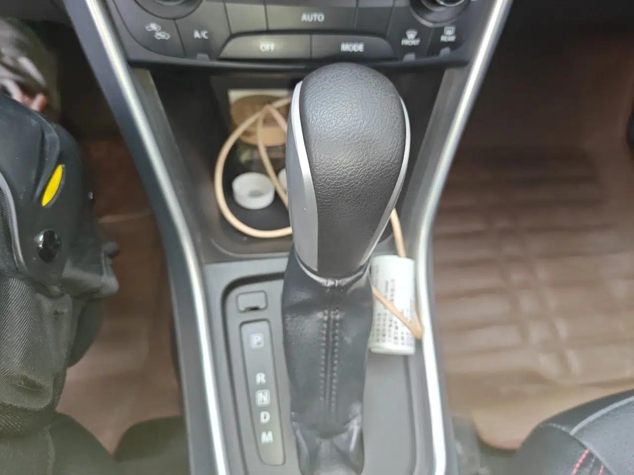 Suzuki S-Cross 2014 1.6L CVT Two-Wheel Drive Elite Version — миниатюра 11
