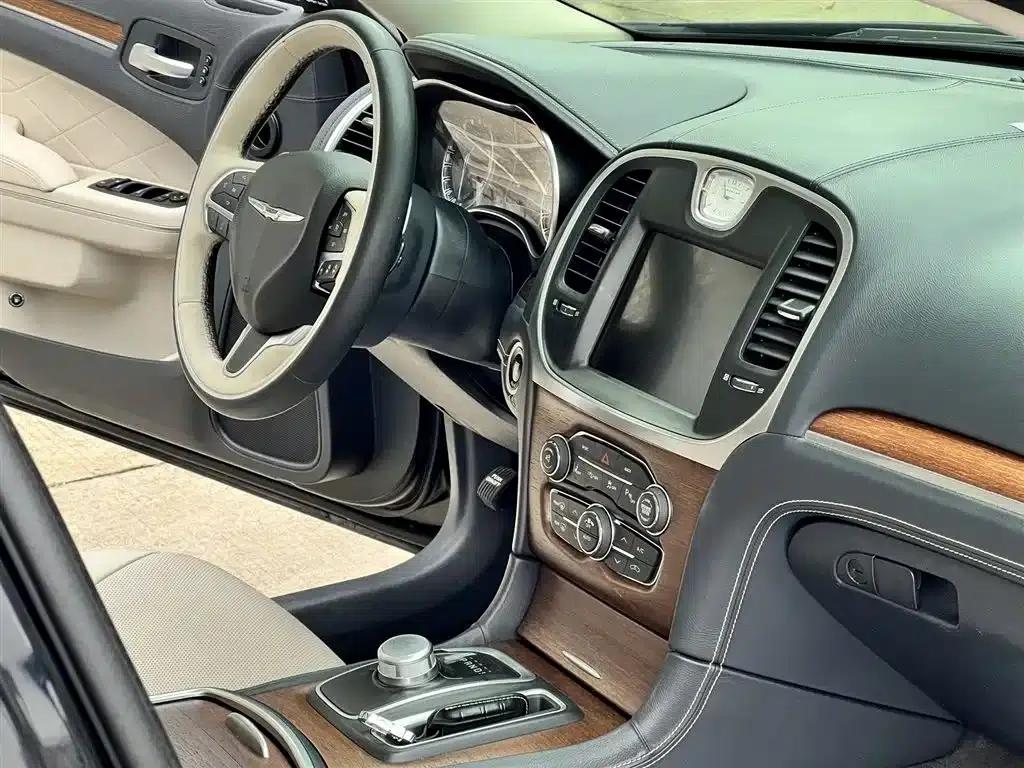 2016 Chrysler 300C Imported Model 3.0L Super Edition — миниатюра 12