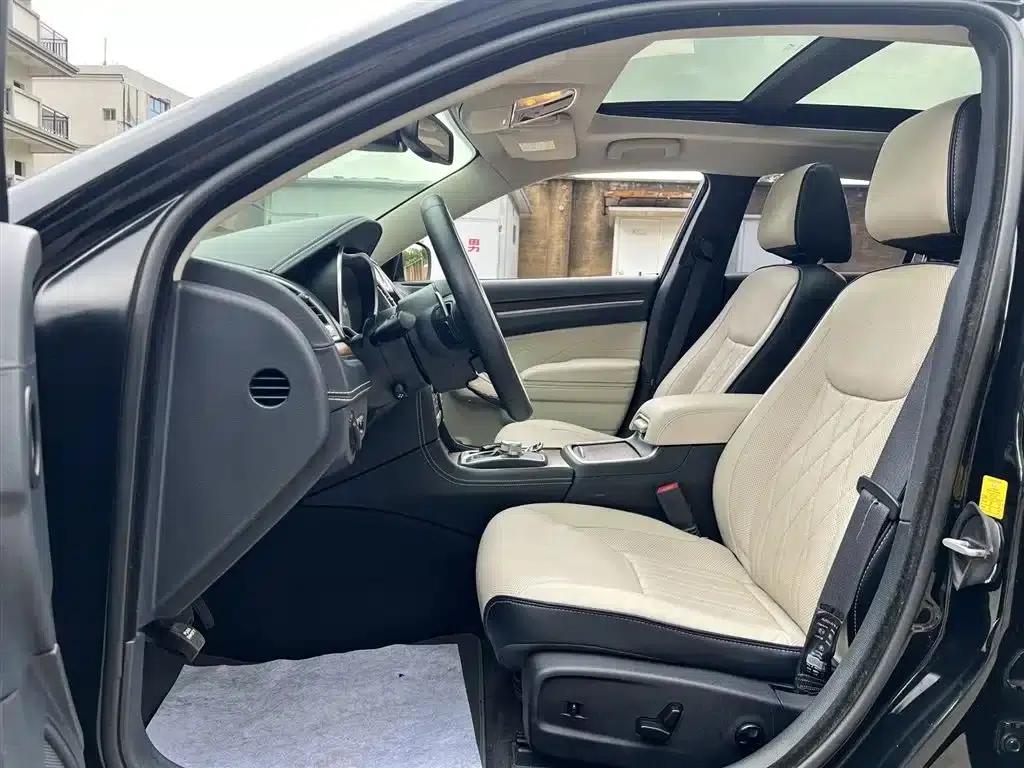2016 Chrysler 300C Imported Model 3.0L Super Edition — миниатюра 17