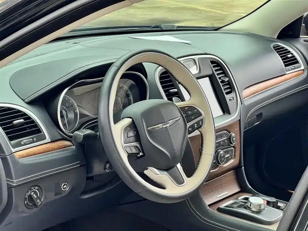2016 Chrysler 300C Imported Model 3.0L Super Edition — миниатюра 18