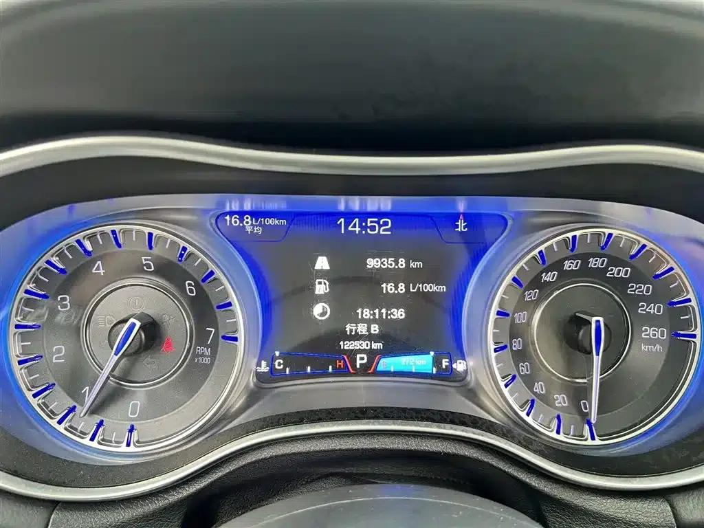 2016 Chrysler 300C Imported Model 3.0L Super Edition — миниатюра 19