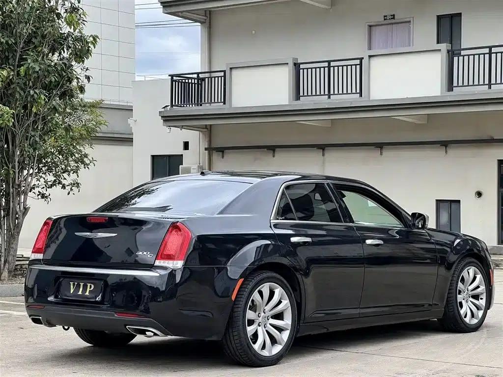 2016 Chrysler 300C Imported Model 3.0L Super Edition — миниатюра 4