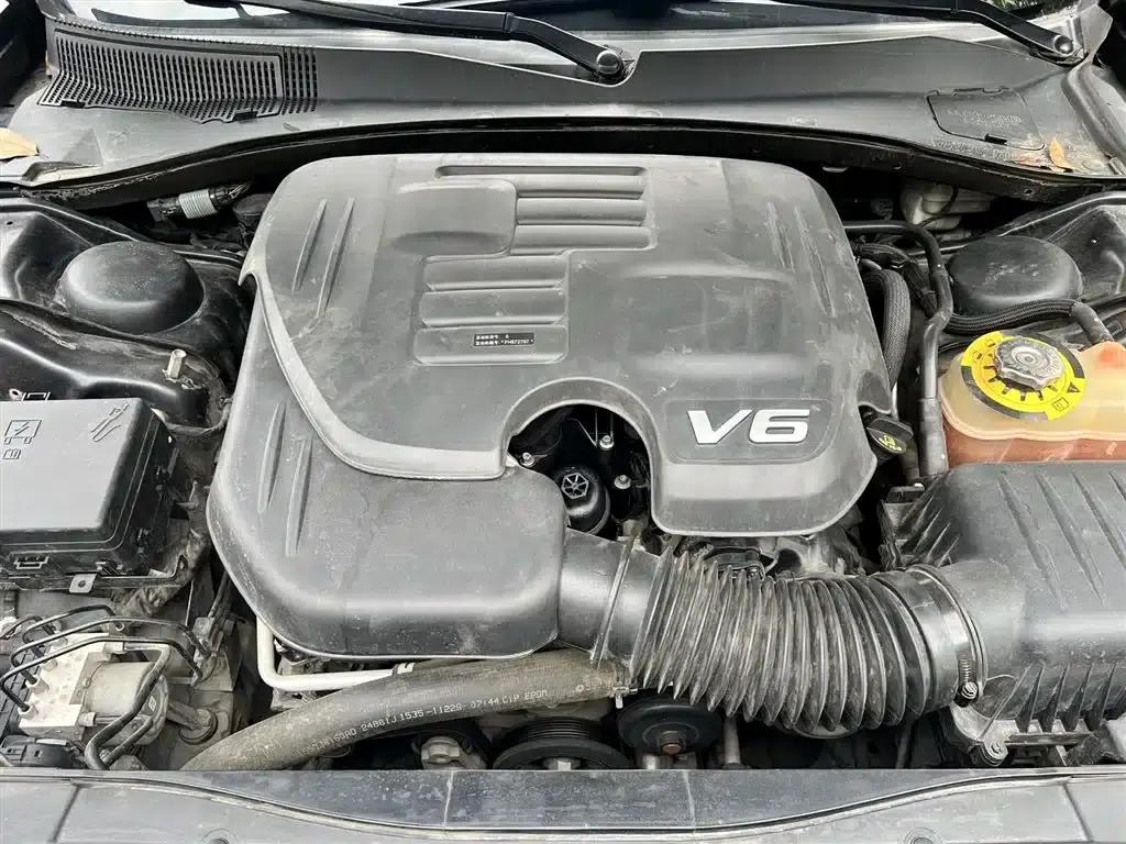 2016 Chrysler 300C Imported Model 3.0L Super Edition — миниатюра 7