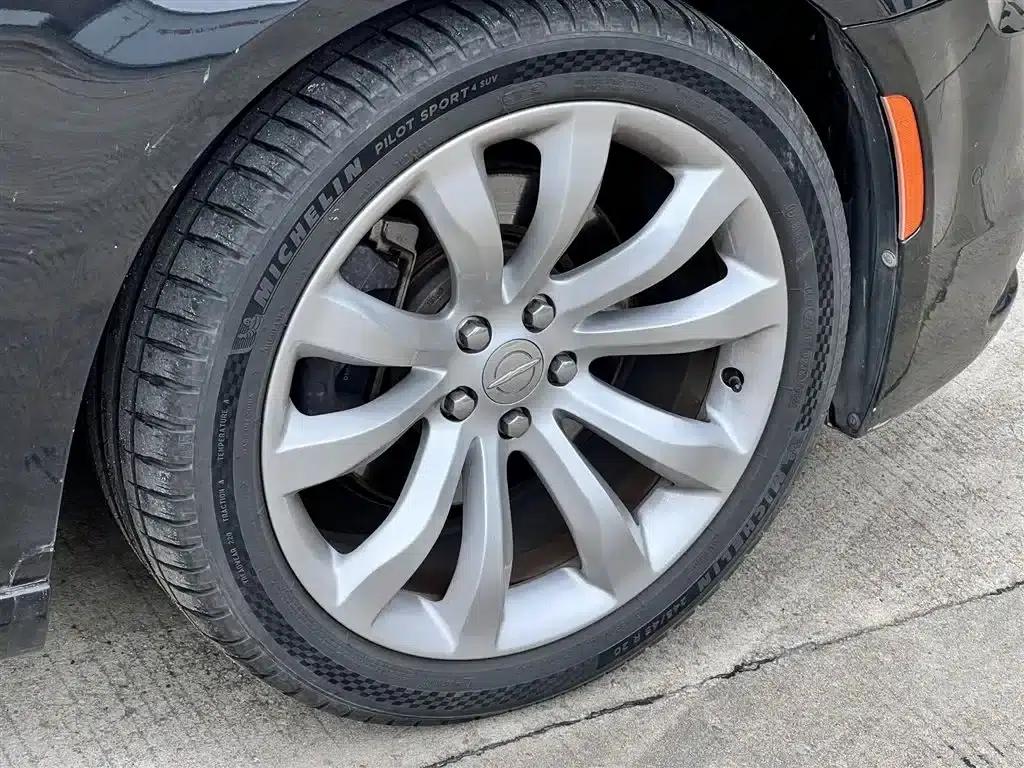2016 Chrysler 300C Imported Model 3.0L Super Edition — миниатюра 8
