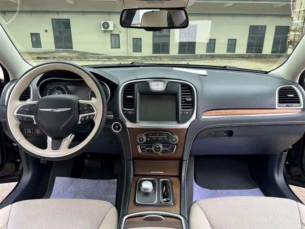 2016 Chrysler 300C Imported Model 3.0L Super Edition — миниатюра 10