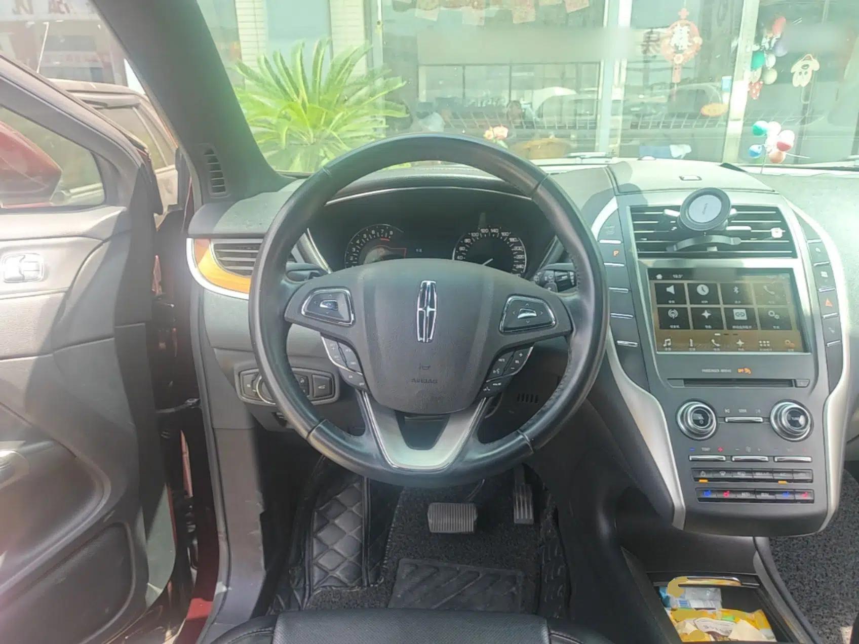 Lincoln MKC 2017 2.0T Four-Wheel Drive Prestige Edition — миниатюра 14