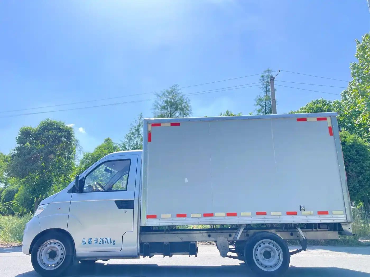 UJING EV 2022 Standard Van — миниатюра 4