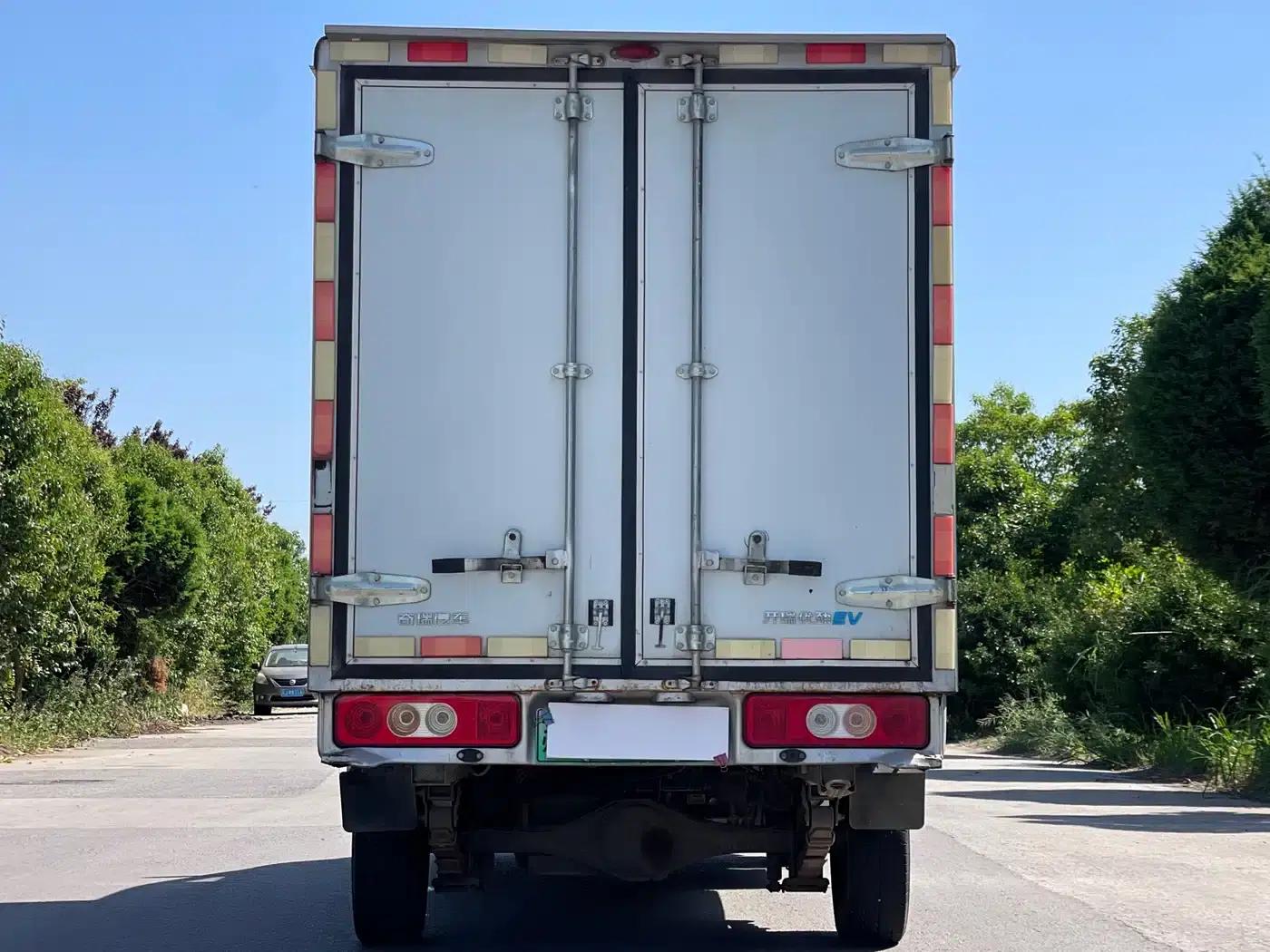 UJING EV 2022 Standard Van — миниатюра 6