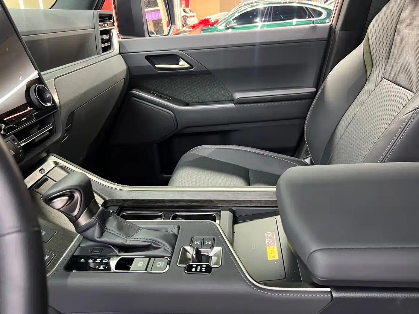 Lexus GX 2024 Overtrail Peak Edition — миниатюра 9
