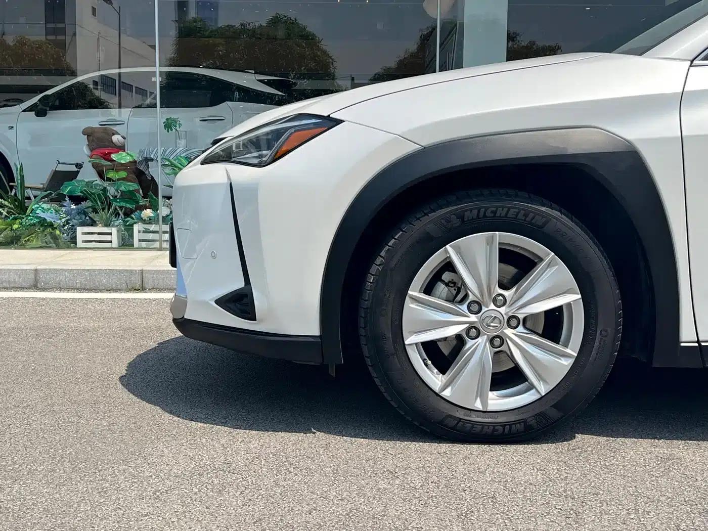 Lexus UX 2020 260h Explorer Edition — миниатюра 11