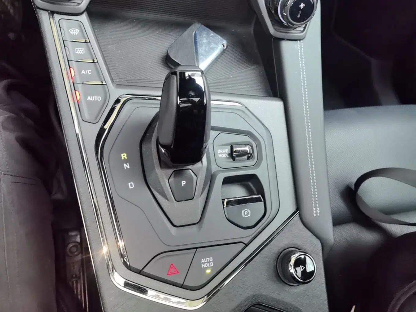 Lynk & Co 01 EM-P 2022 1.5TD PHEV Plus — миниатюра 17
