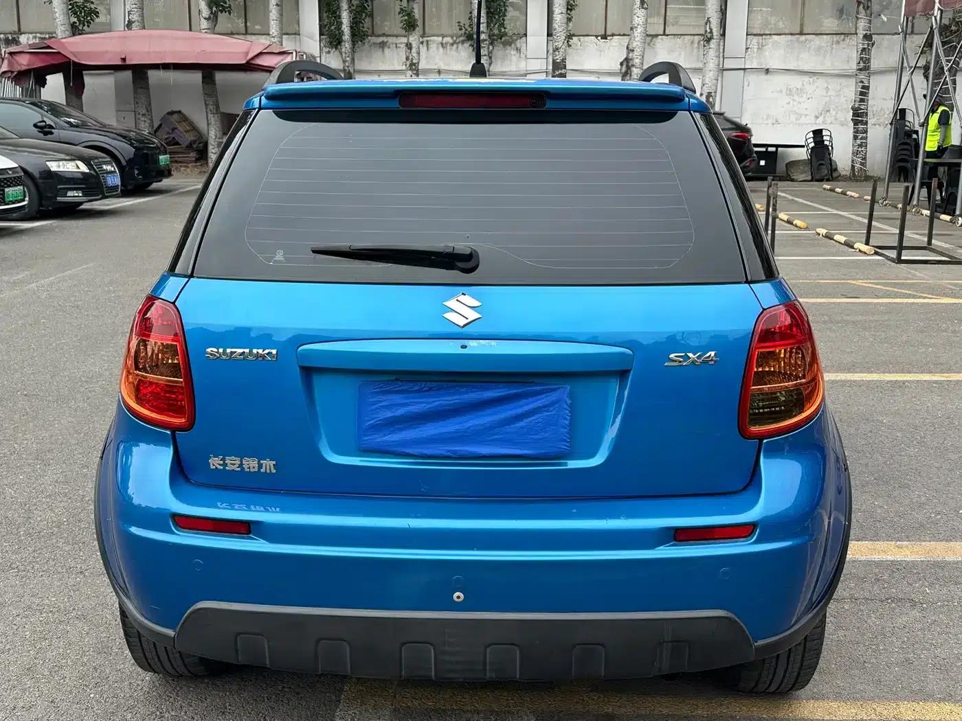 2010 Suzuki SX4 Hatchback 1.6L Automatic Champion Limited Edition — миниатюра 2