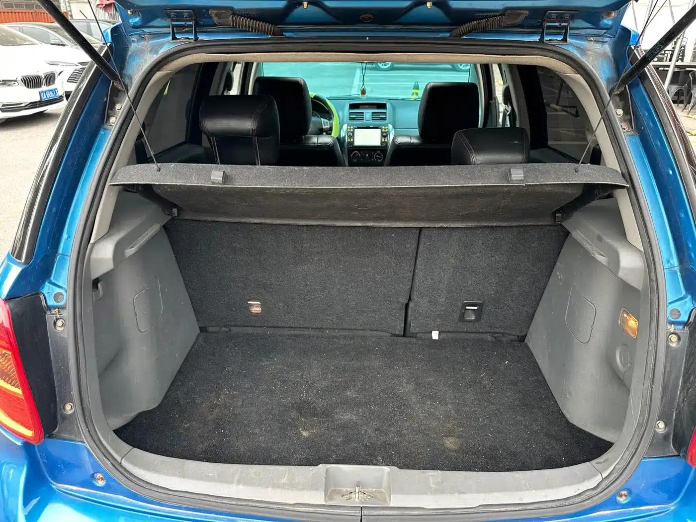 2010 Suzuki SX4 Hatchback 1.6L Automatic Champion Limited Edition — миниатюра 13