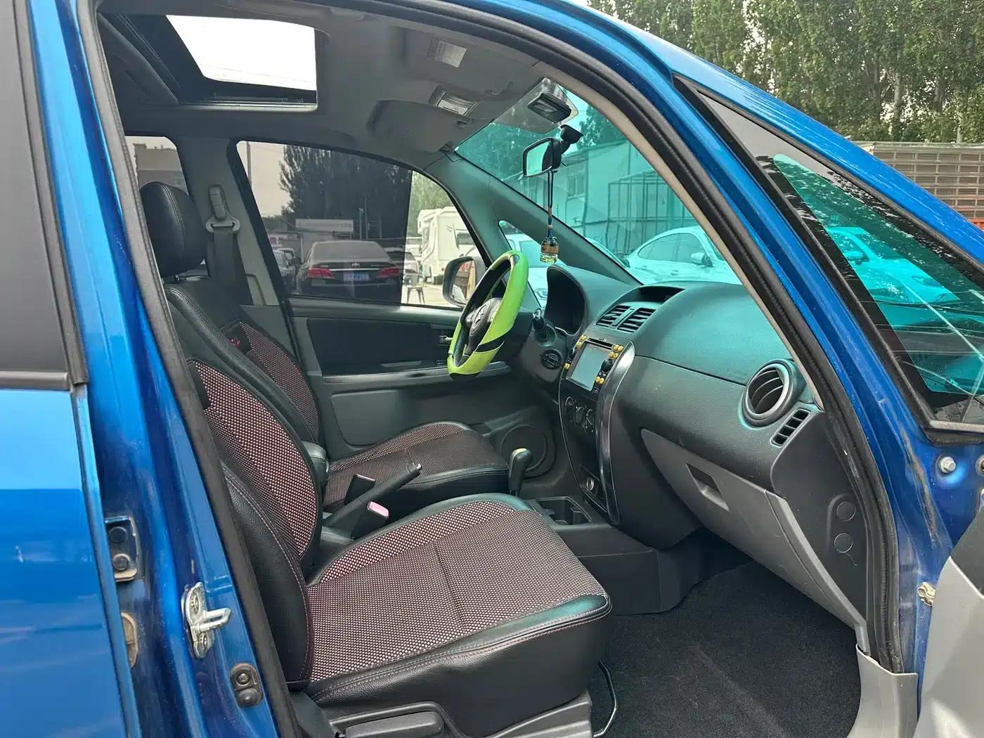 2010 Suzuki SX4 Hatchback 1.6L Automatic Champion Limited Edition — миниатюра 14