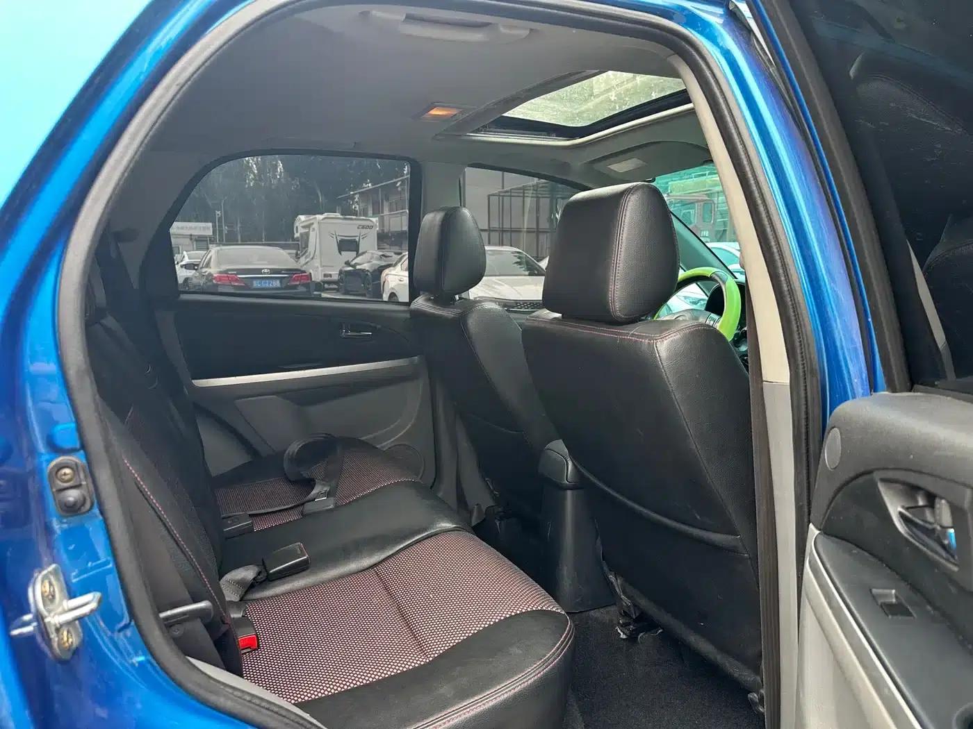 2010 Suzuki SX4 Hatchback 1.6L Automatic Champion Limited Edition — миниатюра 15