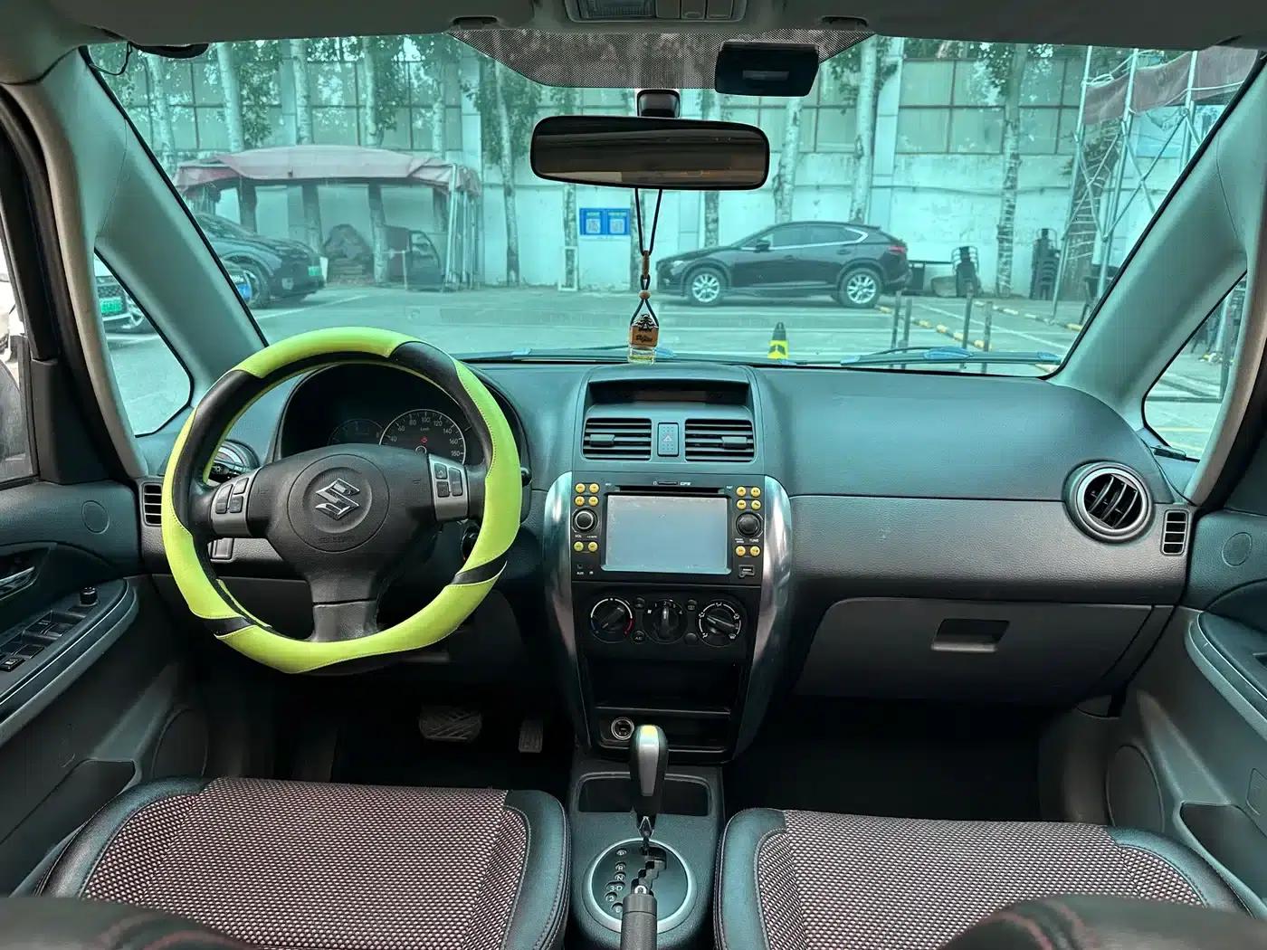 2010 Suzuki SX4 Hatchback 1.6L Automatic Champion Limited Edition — миниатюра 16
