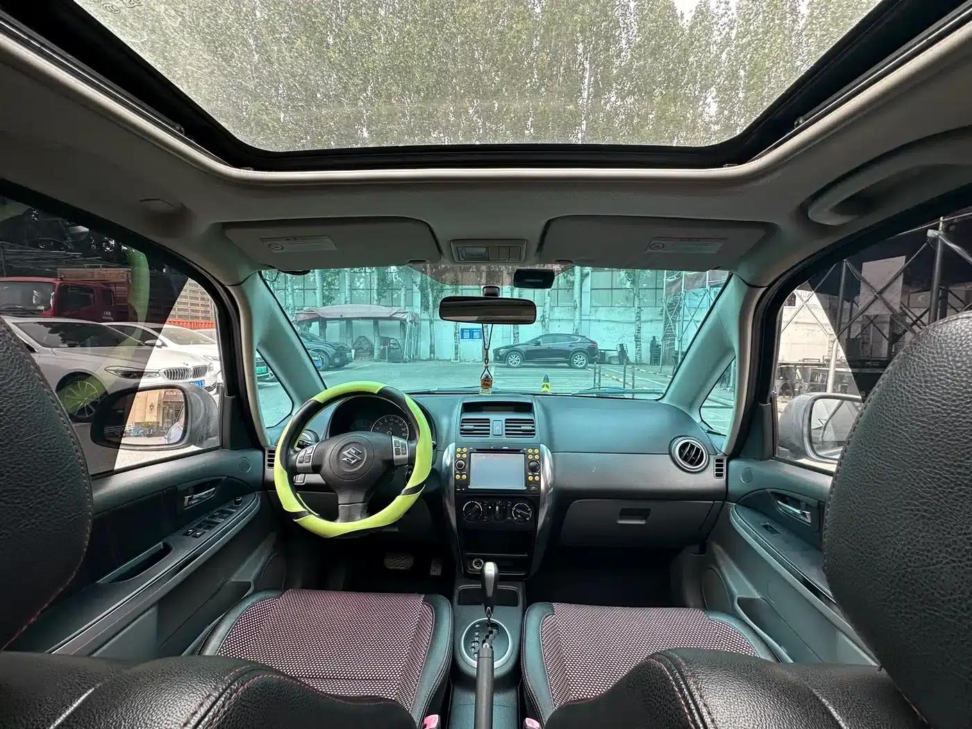 2010 Suzuki SX4 Hatchback 1.6L Automatic Champion Limited Edition — миниатюра 17