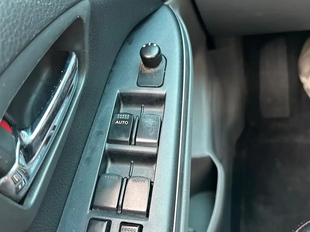 2010 Suzuki SX4 Hatchback 1.6L Automatic Champion Limited Edition — миниатюра 22